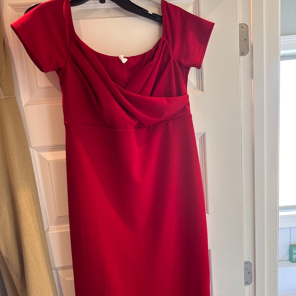 Red off the shoulder maternity dress - Picture 1 of 1